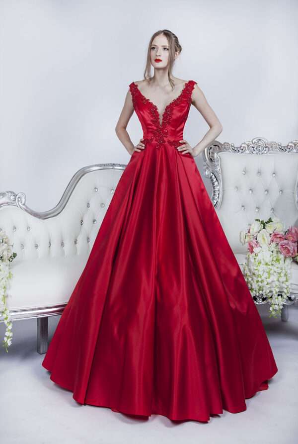 Společenské šaty červené barvy z luxusního saténu