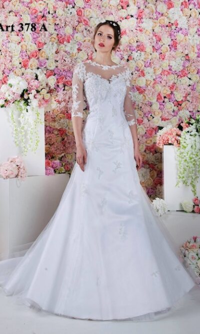 Elegantní svatební šaty s rukávem bílé barvy