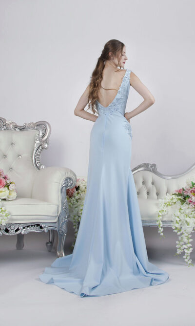 Večerní šaty Praha půjčení elegantního modelu
