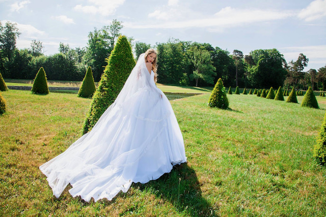 Jaké svatební šaty pro přírodní svatbu?