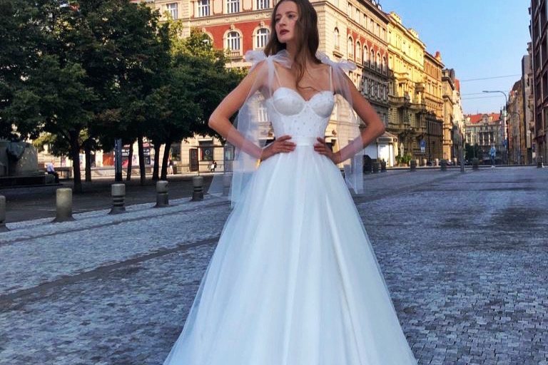 Půjčit těhotenské svatební šaty v Praze